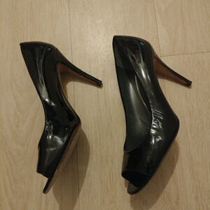 STUART WEITZMAN Black Solid Patent Leather Pumps